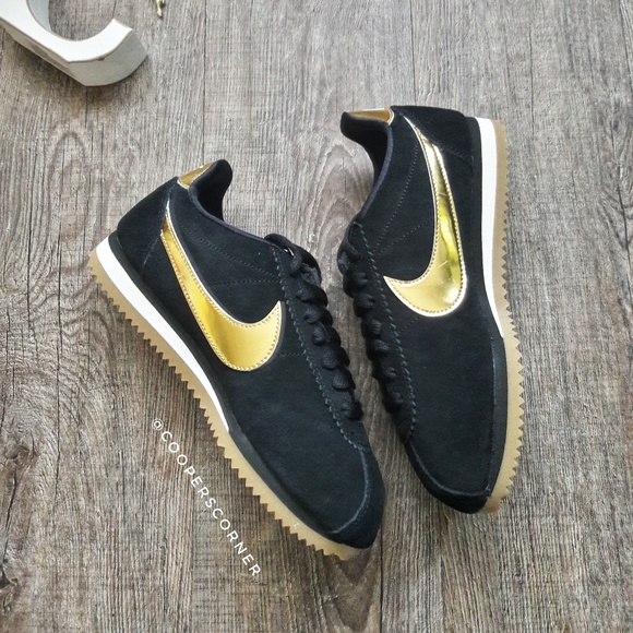 Nike Shoes - NEW Nike Classic Cortez LE